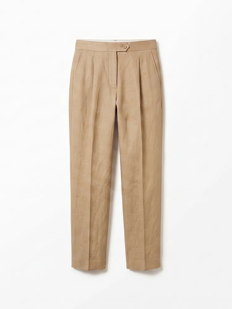 Sandfarbene Leinenhose mit Bundfalten und umgeschlagenem Saum